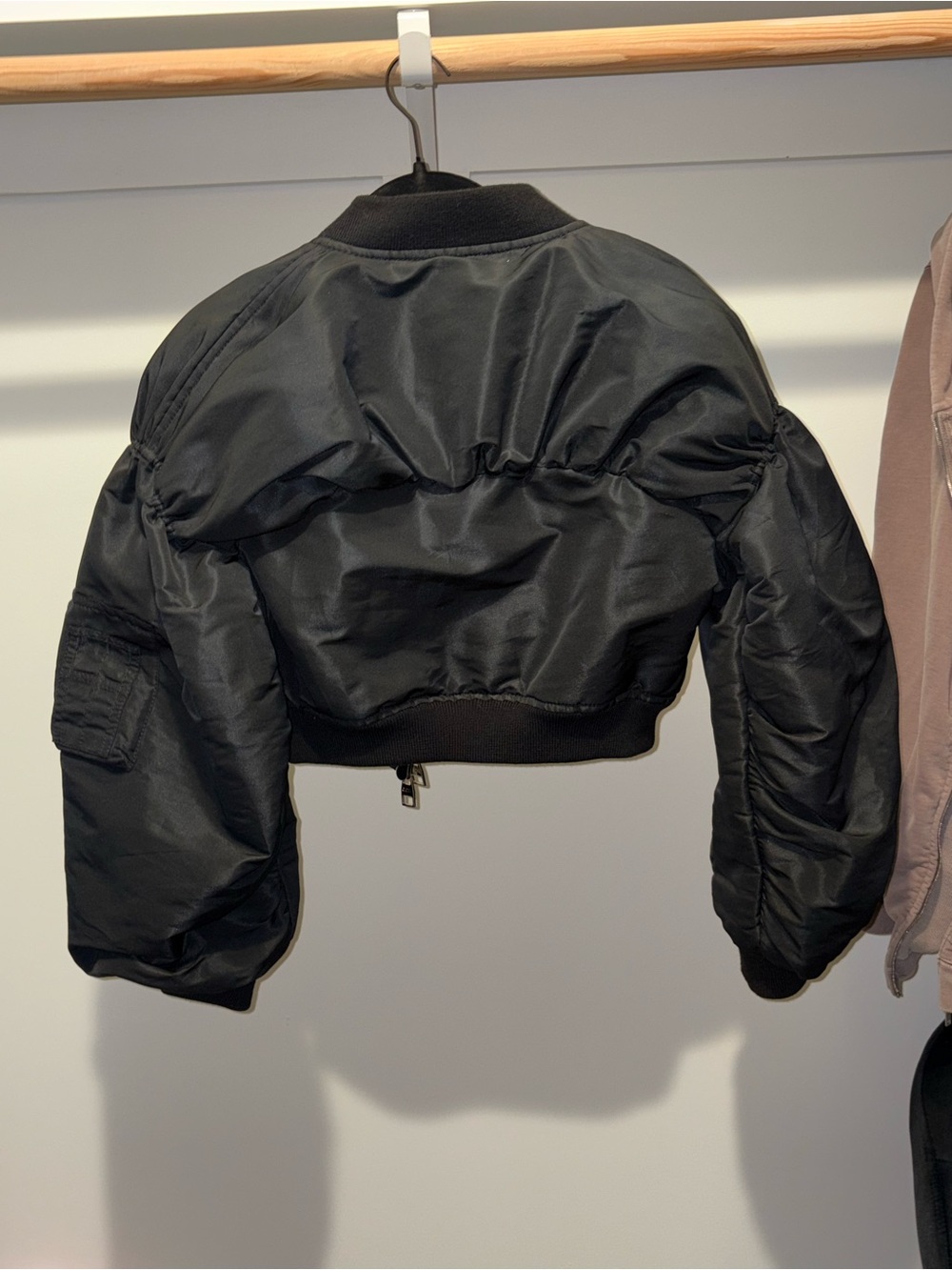 Alexander McQueen Black Cropped Bomber Jacket - Women - Picture 2 of 4